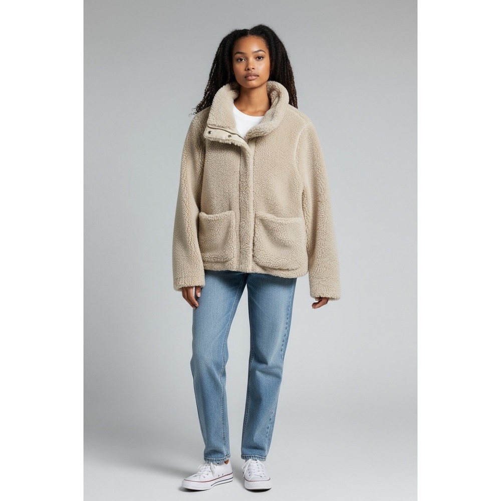 Old Navy Women's Tan Teddy Fleece Jacket Size S Snap Button Collar Cozy cropped